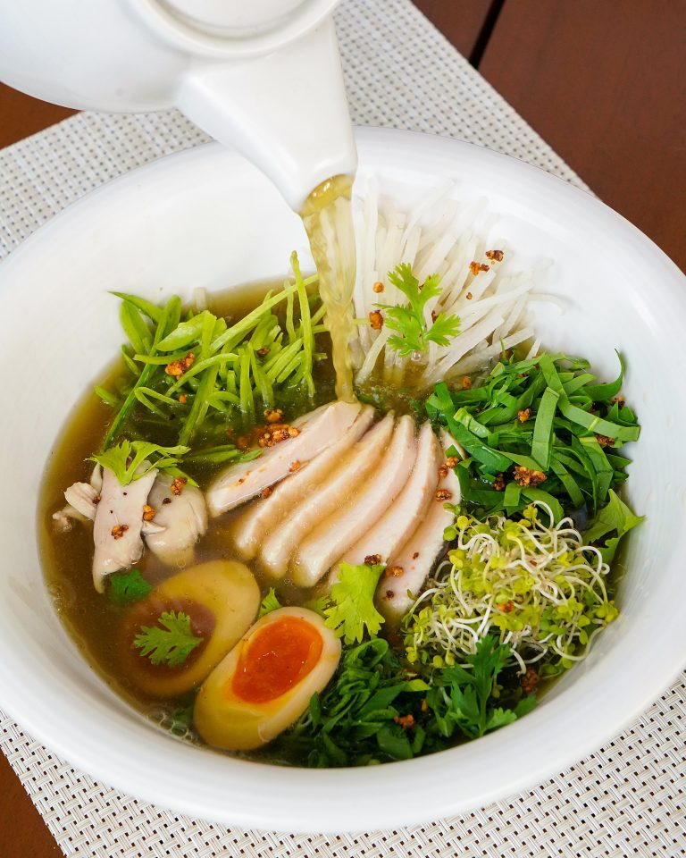 ASIAN CHICKEN BROTH - Tom Aikens