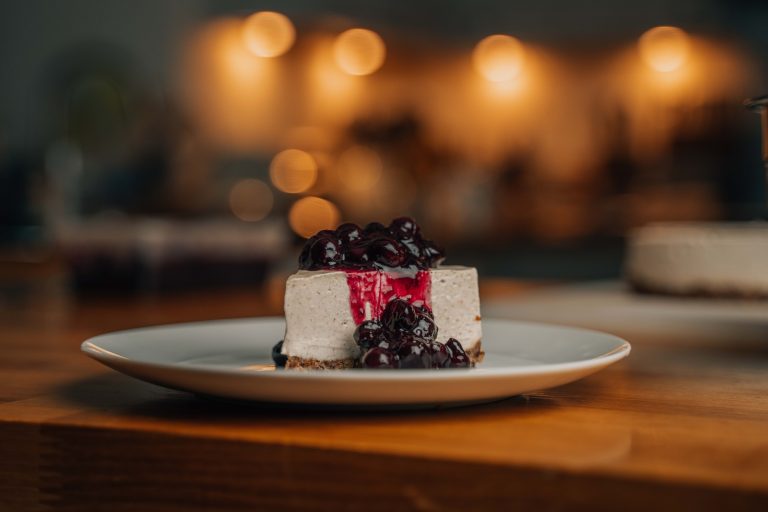 RAW VEGAN CASHEW CHEESECAKE WITH BLUEBERRY COMPOTE - Tom Aikens