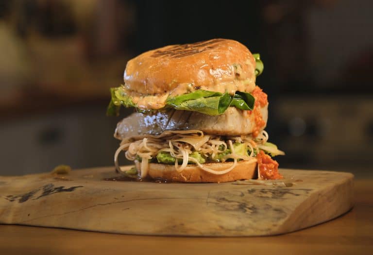 SEARED ALBACORE TUNA STEAK BURGER - Tom Aikens